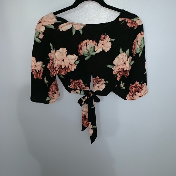Floral Crop Top - Picture 2 of 3
